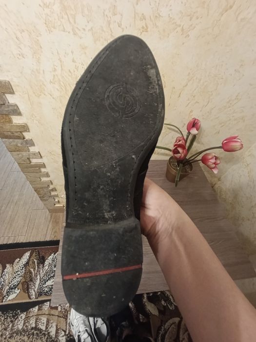 Продаються чоловічі туфлі