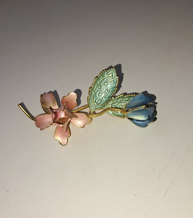 Продам брошь  цветы
