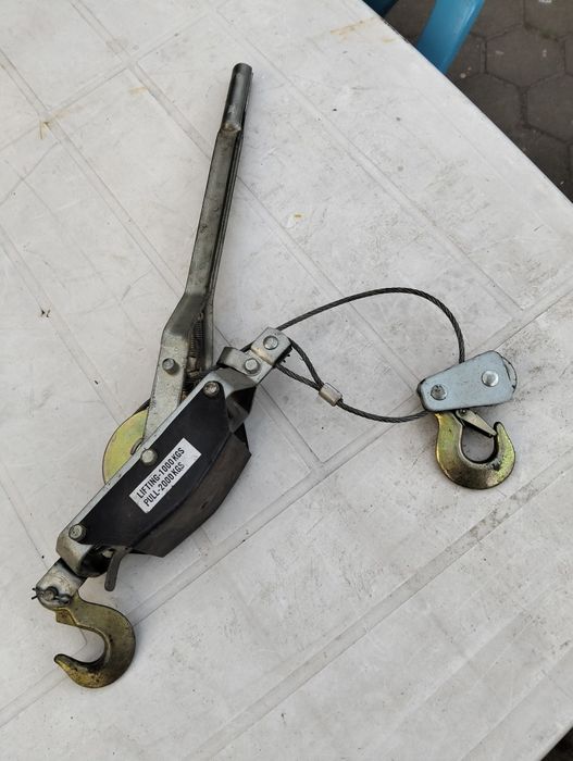 Wciagarka linowa o udźwigu 1000 kg.