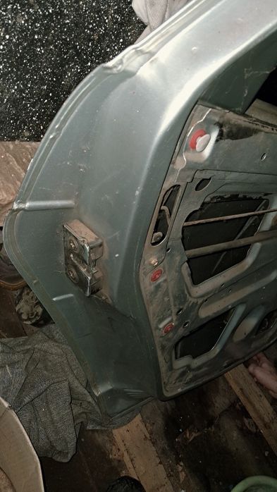 Продам задні  двері для ваз 2110
