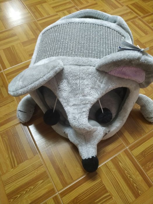 Cama com arranhador para gato