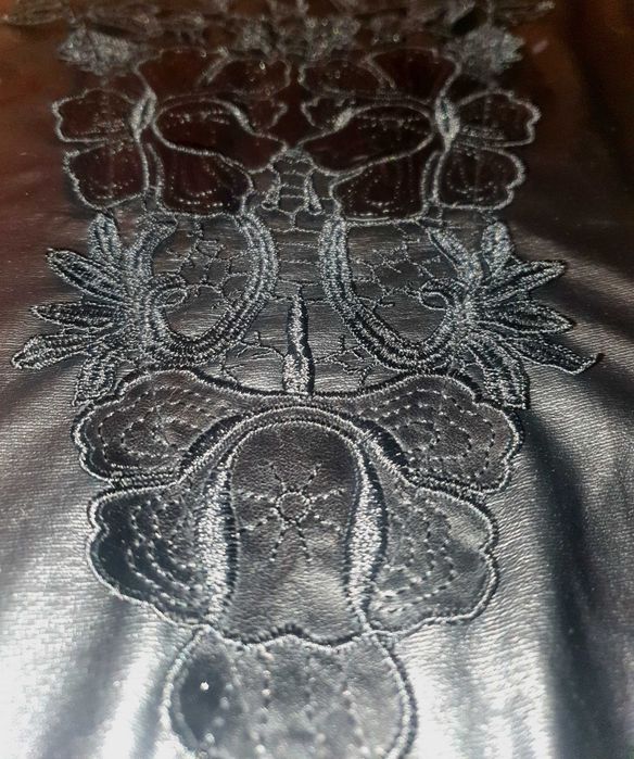 Sukienka mała czarna z koronką