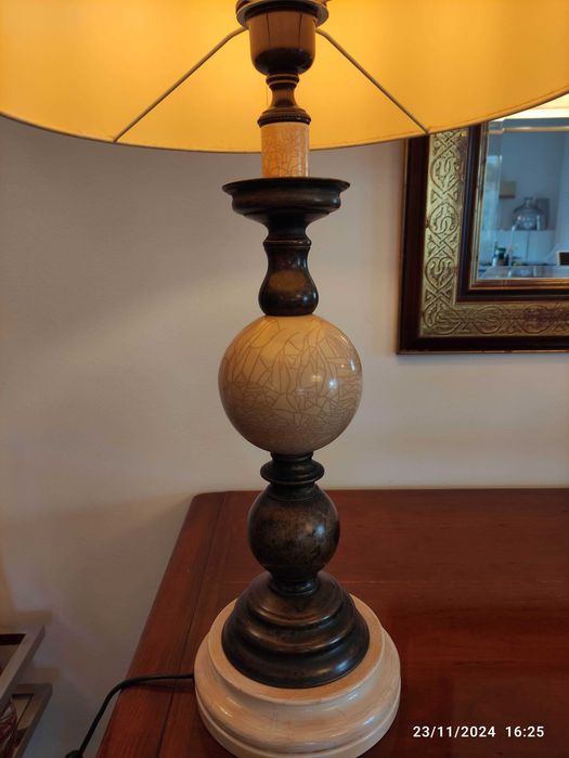 Dois candeeiros de mesa