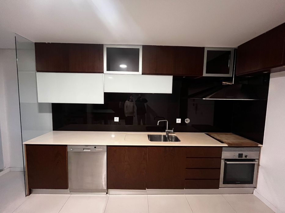 Cozinha completa com eletrodomésticos