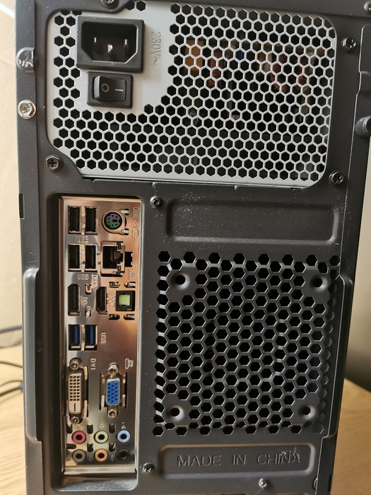 Komputer + monitor + klaw + mysz (Windows 11, 12 GB RAM, SSD 480GB)