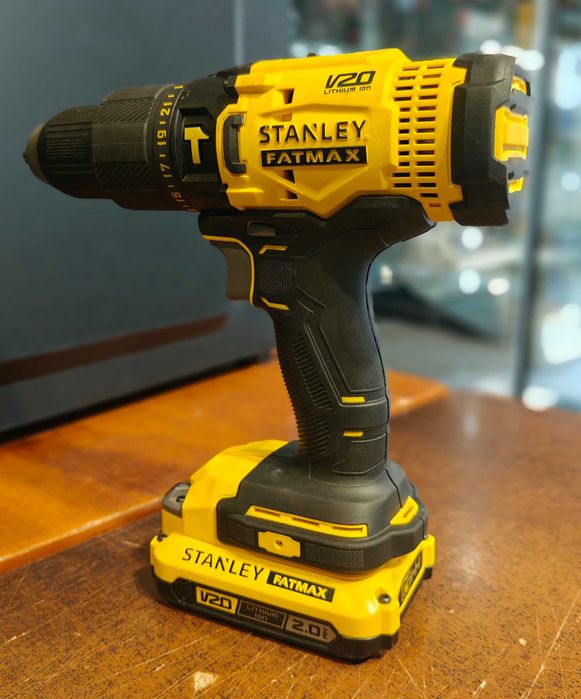 Wiertarko-wkrętarka Stanley FatMax SFMCD711 | z udarem | 18V 2x2,0Ah | ładowarka | walizka