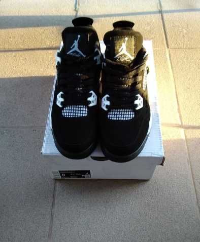 Jordan 4 w czarno-białej kolorystyce  38