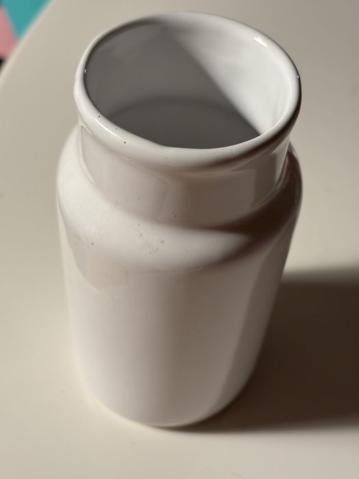 Jarra branca pequena