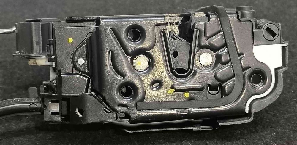 Fechadura / Fecho Porta Trás Direito 5E0839016 - SKODA OCTAVIA III