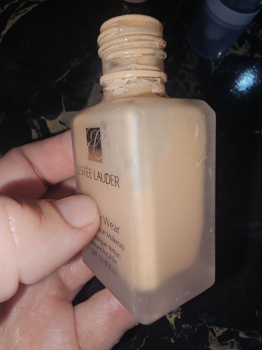 Puder huda podklad lancome este lauder