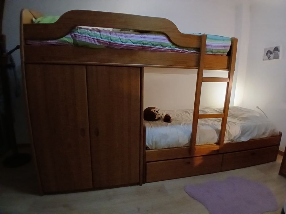 Beliche com guarda-fatos