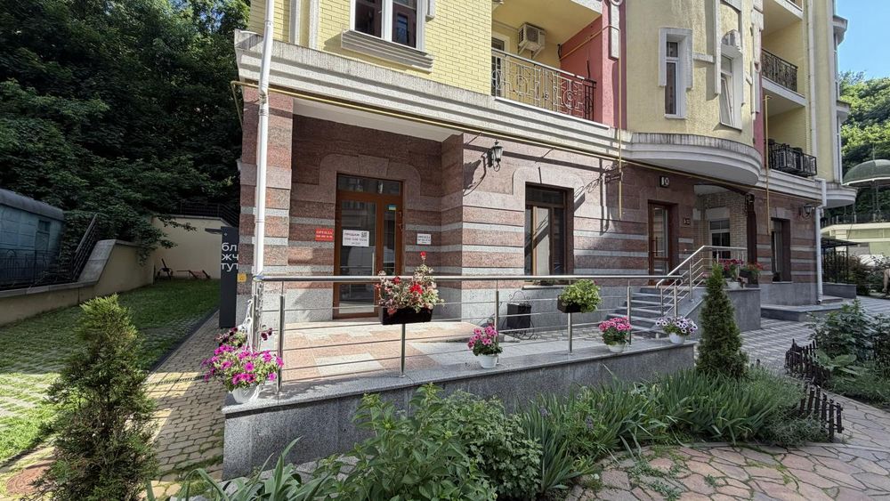 Оренда приміщення на вул. Дегтярна, 29 на 354,8 м², від власника