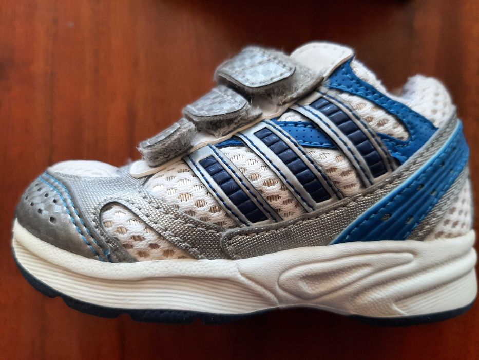 Orginalne Adidasy dla chłopca rozm 18