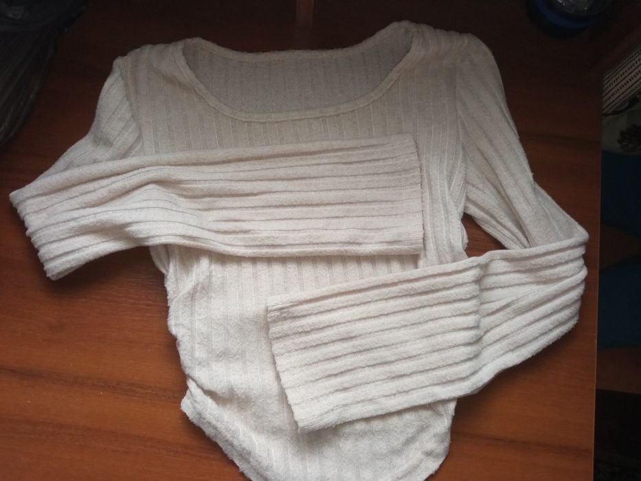 Топ із довгими рукавами