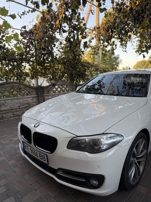 Bmw 5 2016.