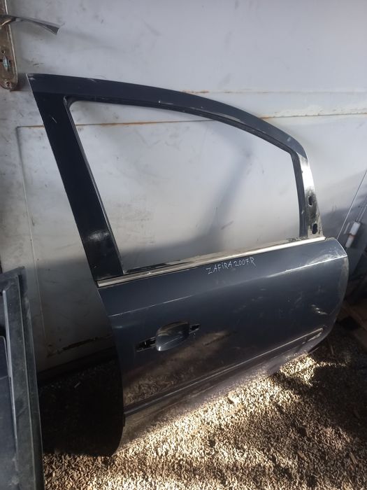 Дверка передня права Opel Zafira B