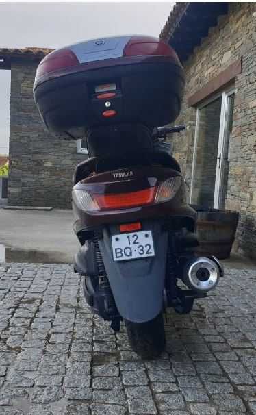 Yamanha Magesty 400 como nova