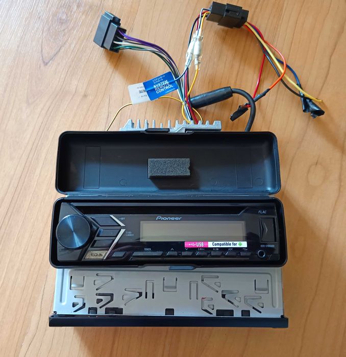 Auto rádio Pioneer DEH-S100UBB (CD, USB)