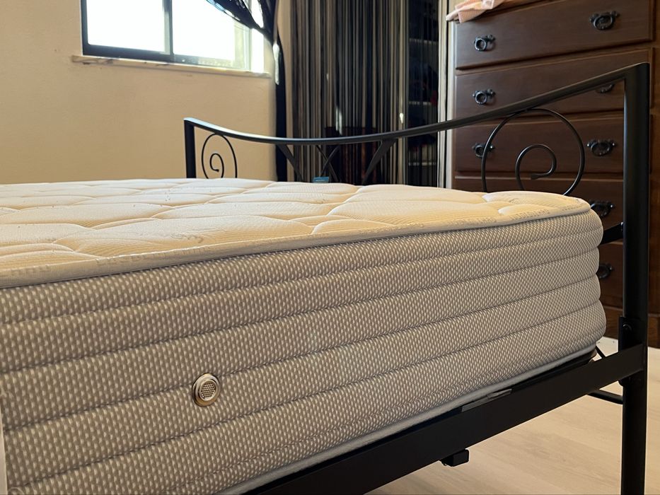 Cama de ferro com estrado - estilo elegante