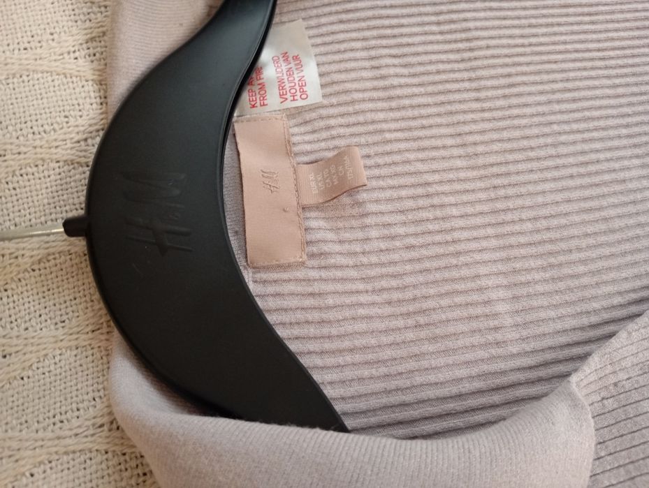 H&M M-XL długa sukienka midi w prążki szaro-beżowa z kołnierzem