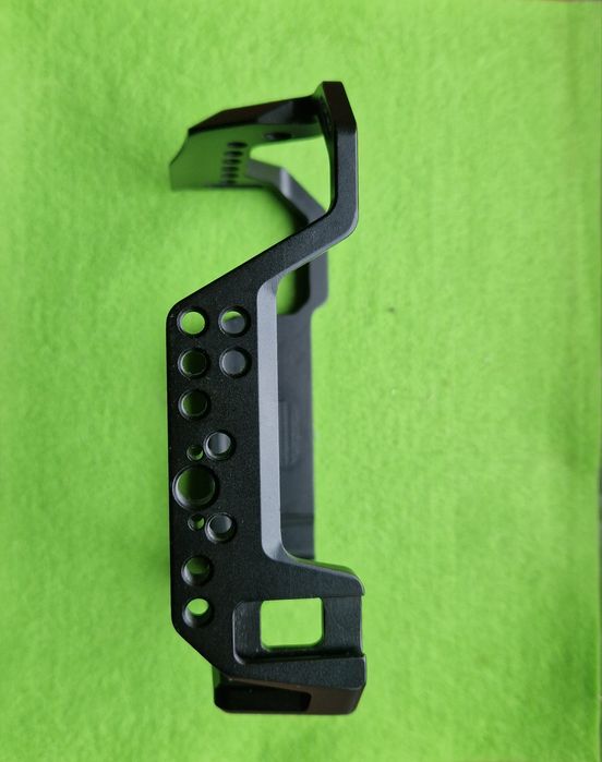 - Cage Rig Canon  R  -