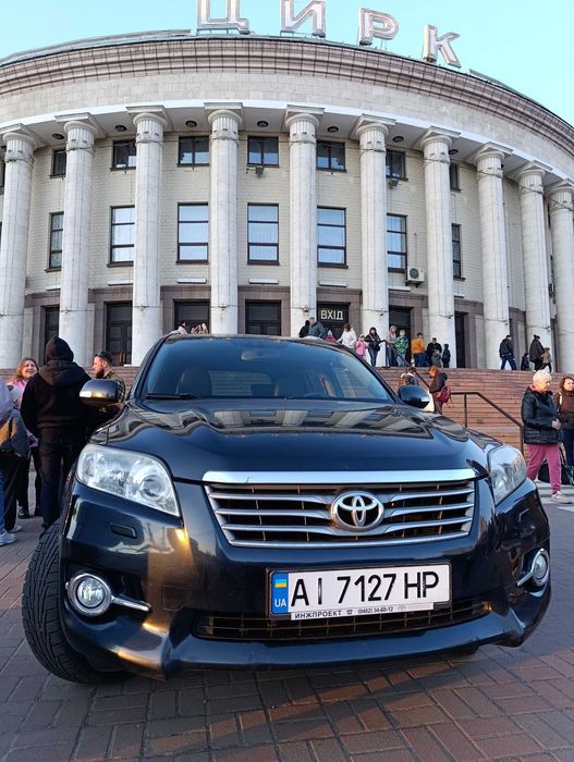 RAV4 2011 року в продажу