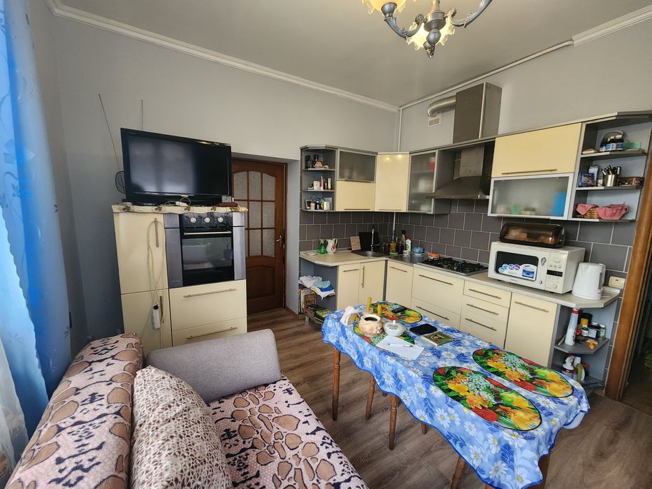 Продам півособняк в центральні частині міста 74м2