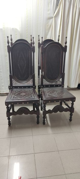 Cadeiras madeira em couro