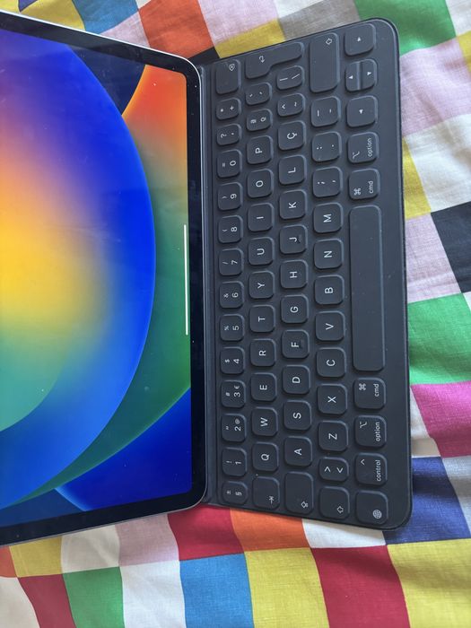 Ipad Pro 11” 4.ª Geraçao 2022 + Capa com Teclado