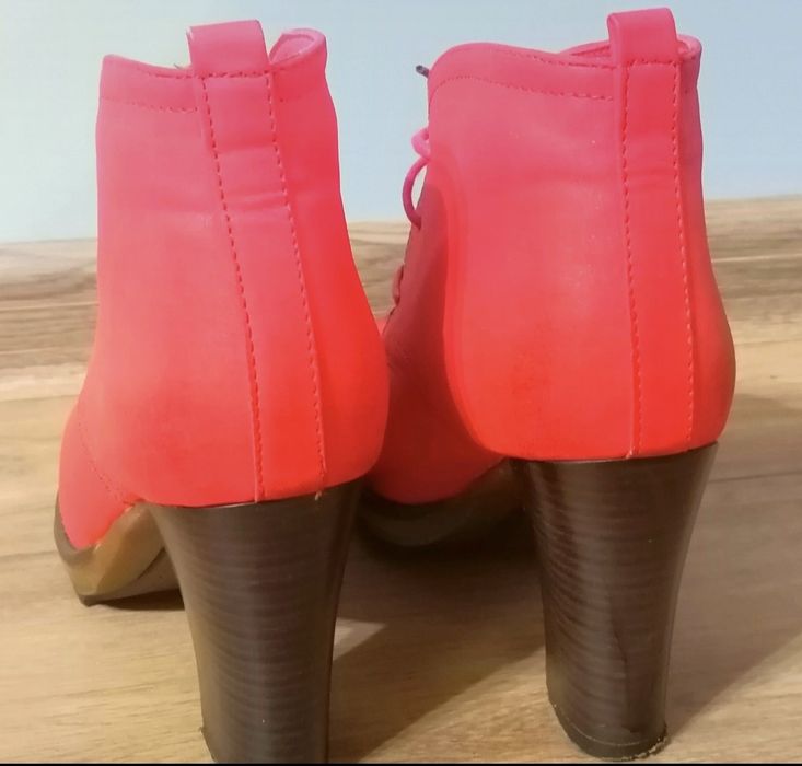 Buty na koturnie damskie