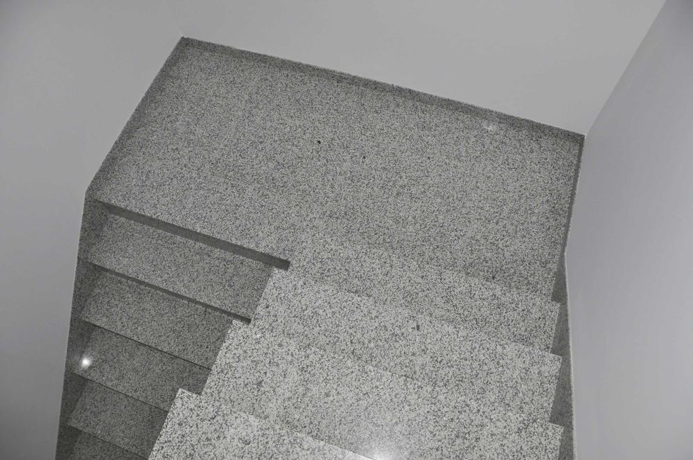 GRANIT G602 Bianco Sardo | polerowane schody | 150x33x2cm