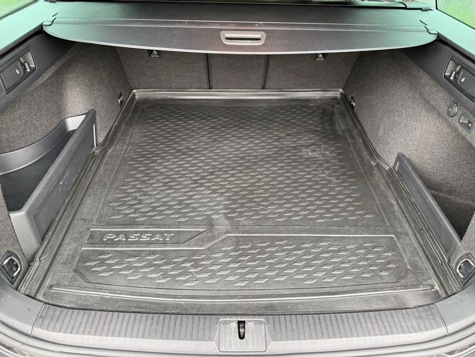 Оригінальний коврик в багажник Passat b8 килимок полік Volkswagen