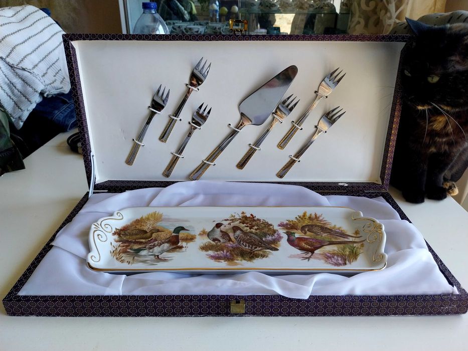 Conjunto travessa e talheres motivo caça