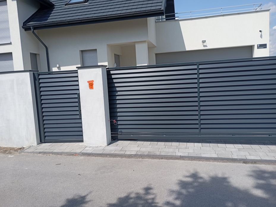 Balustrady nierdzewne szklane schody bramy