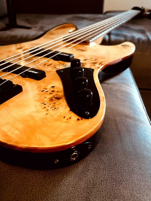 Baixo 5 cordas Jazz Bass Custom Collection Element 5r