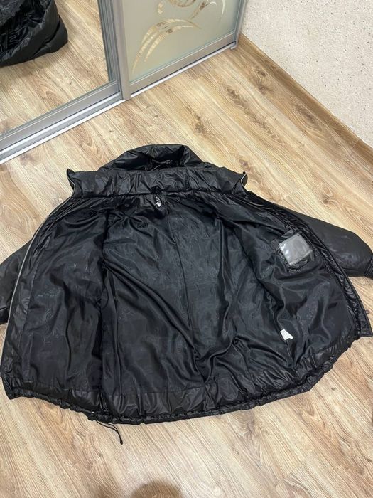 Чорна зимова куртка жіноча