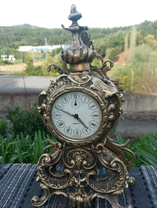 Estatueta de mesa com relógio Reguladora