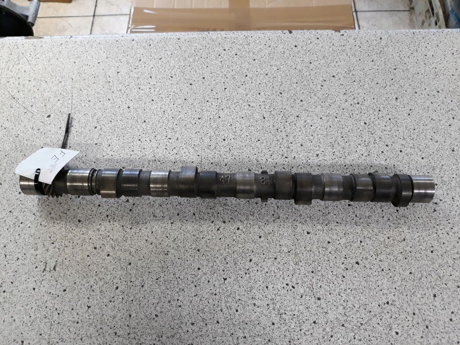 Wałek rozrządu - silnik Mazda FE