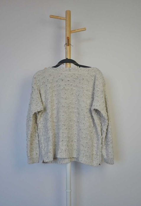 Kremowy damski sweter z kieszeniami M&Co 40 L