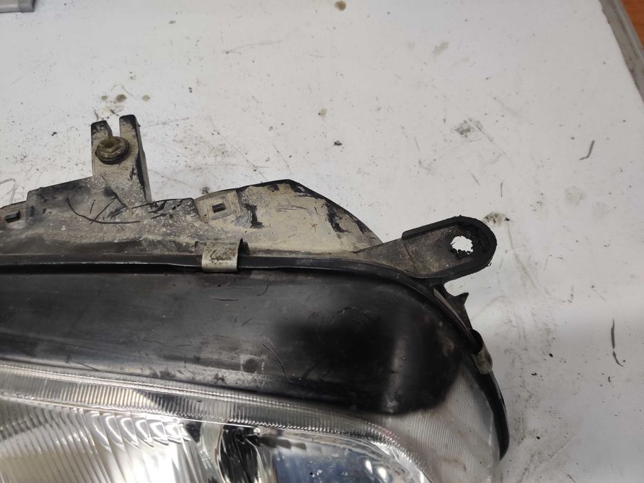 Mazda 626 Reflektor Lampa Prawa Przednia Prawa Przód