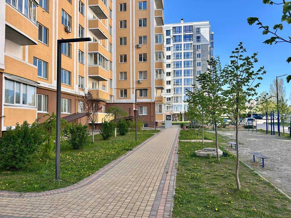Готова трикімнатна квартира з індивідуальним газовим опаленням.