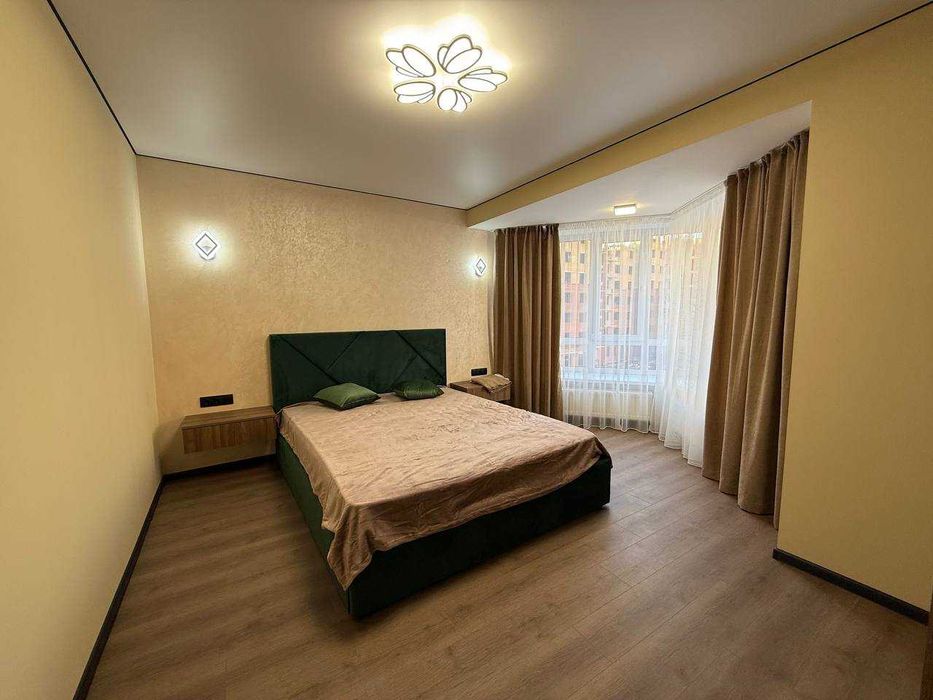 Пров.Тарнавського, сучасний ремонт. Кухня-студія + спальня.