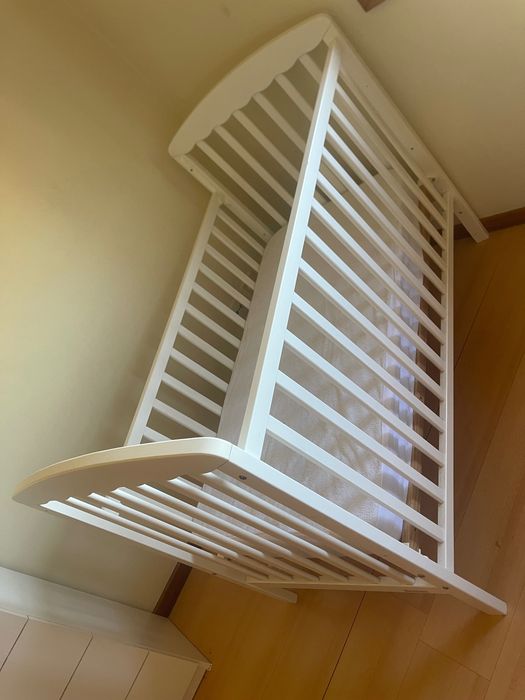 Berço de bebé branco