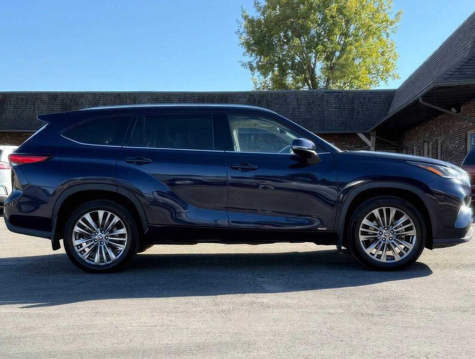 Toyota Highlander Limited      2022