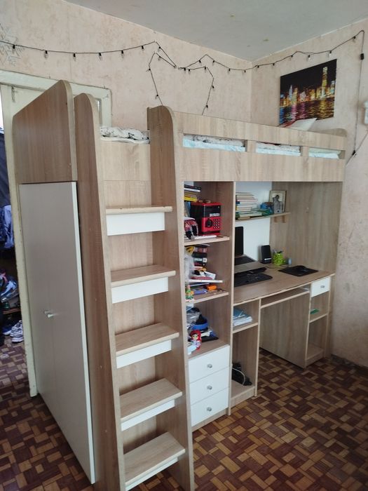 Продам кровать- чердак.