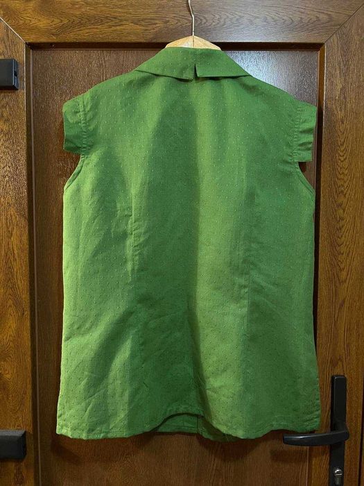 Красива вишита блузка