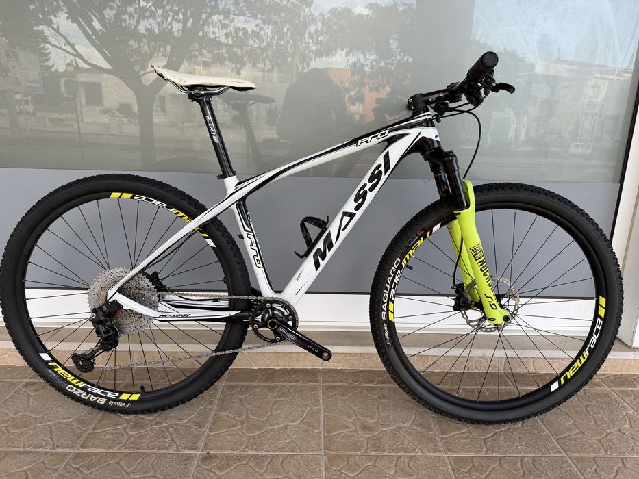 Bicicleta de BTT em carbono - roda 29