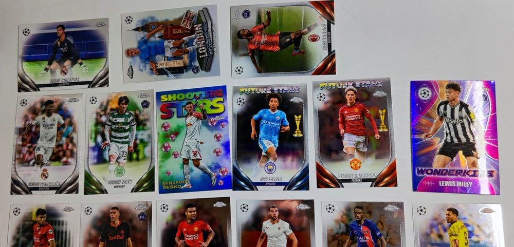 25 Cartas Topps Chrome UEFA Club Competitions

- Cartas como Novas e c