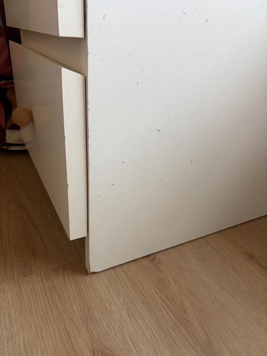 Comoda e mesa de cabeceira ikea