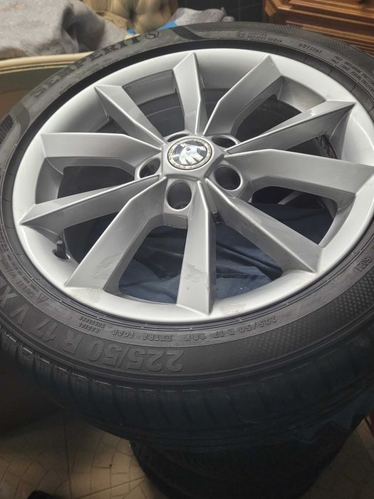 Титанові диски 7J x17 h 2 et45  з гумою 225\50 R 17 vw /skoda\audi. Можливий торг...